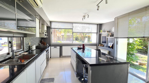 Imagen 8 de 25 de Casa Con 4 Dormitorios En Miraflores Funes Hills