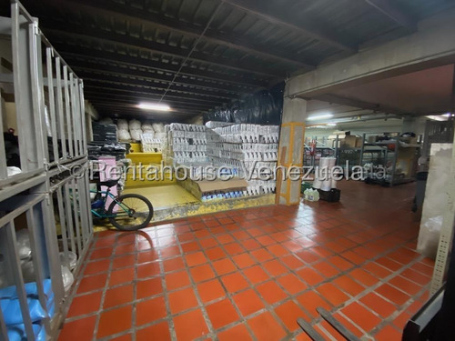 Ms: 25-24351 Vendemos Edificio De 5 Pisos En Sarria, Municipio Libertador. A=2.808m2, 3b, 9p.