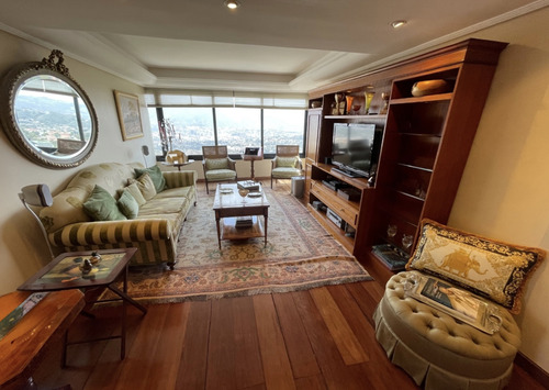 Apartamento Para Venta En Colinas Del Tamanaco #2416