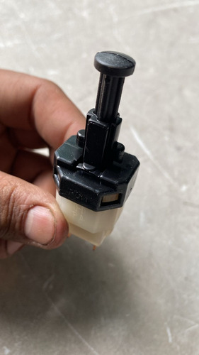 Bulbo Sensor Pedal Freno Stop Para Pontiac Matiz 04-05