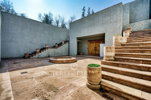 Espectacular Casa Mediterránea Con Gran Jardín, Sa...