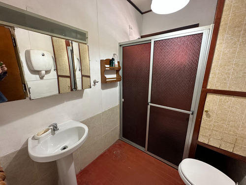 Casa En Venta 3 Dormitorios Y Barbacoa En Ciudad De La Costa Solymar