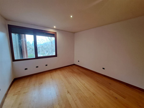 Departamento Tipo Townhouse En Venta De 5 Dorm. En Vitacura