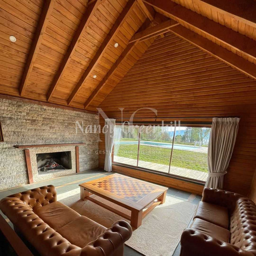 Rebajada Casa Con Inmejorable Vista Y Piscina (108944)