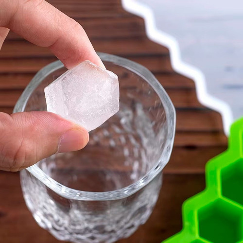 Hielera De Silicona Con Tapa Forma Panal Hexagonal 37 Cubos Verde
