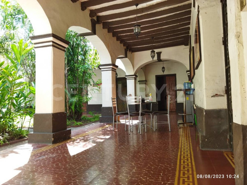 Casa En Venta En Centro Histórico De Colima, Colima