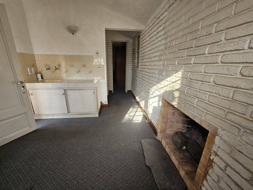 Sofisticada Casa En Venta En El Pinar Con Gran Parque Y Piscina.!!!!!