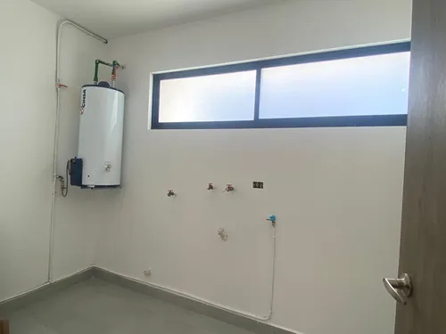 Amplia Casa En San Isidro Juriquilla, En Condominio Cerrado Con Vigilan