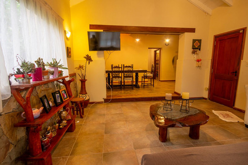Casa De Categoria Sobre Av Champaqui, Villa General Belgrano