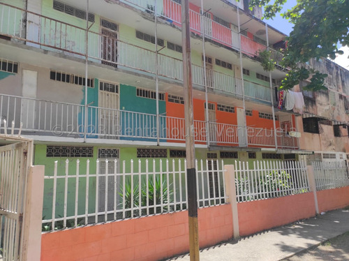 Jip 24-150. Apartamento En Venta En La Urbanización Las Mercedes, Cercanía A Centros Comerciales, Supermercados, Ivss, Clínicas, Colegios. En La Victoria. Edo Aragua