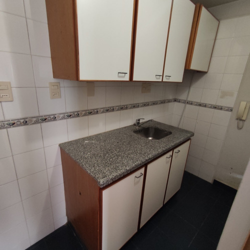 Imagen 8 de 18 de Apartamento En Venta. Tres Cruces. Monoambiente Con Garaje.