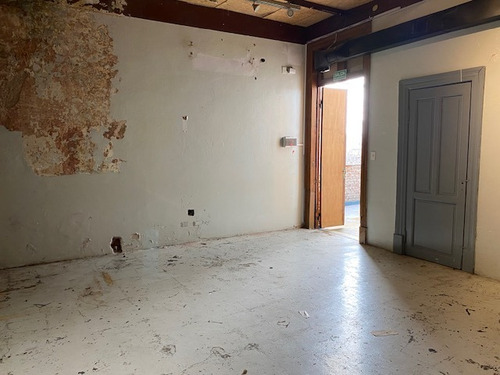 Galpon , Local Y Oficinas Con Vestidores A Tres Cuadras Del Cid Capeador , 650 M2
