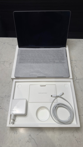 Macbook Pro 13-inch M2 2022 Touch Bar 8-gb 256-ssd (Usado)