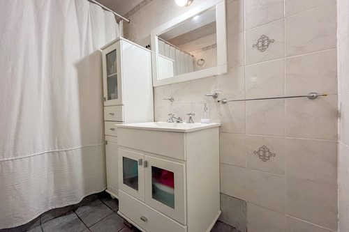 Venta/permuta - Casa - 2 Dormitorios Con Cochera Y Galpón - Bella Vista, Rosario.