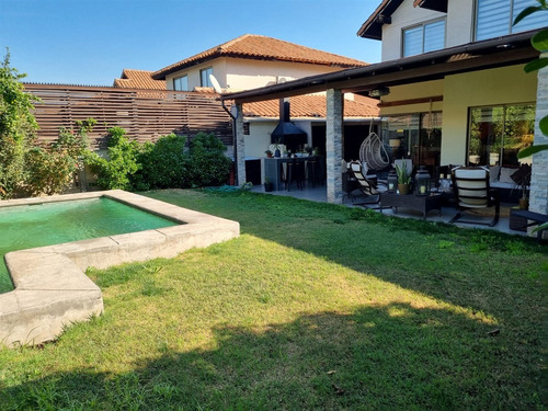 Arriendo Padre Hurtado. Piscina, 4d, 3b, 2d. Terreno 426 M2