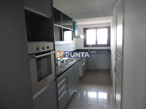 Imagen 5 de 26 de Penthouse En Edificio Con Servicios