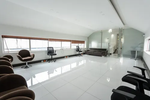 Oficina En Arriendo/venta En Chico Norte. Cod A1105065