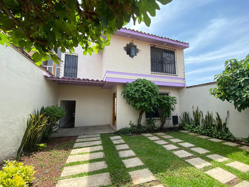 Casa En Venta  Al Norte De La Ciudad, Base Tranquilidad