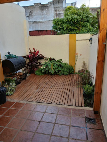 En Venta En Caseros Hermoso Duplex De 3 Ambientes 2 Baños Cochera Patio. F: 10301