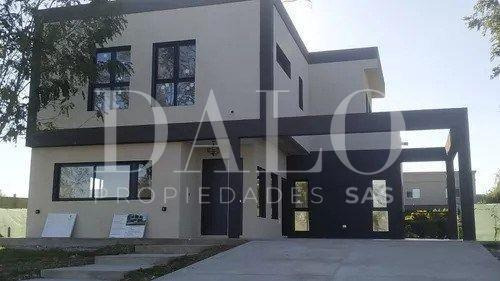 Casa En Venta Con Piscina En San Matias - Area 4, Escobar