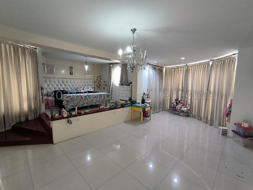 Magnífica Residencia De Lujo En Urbanización Corinsa 24-27025 Irrr