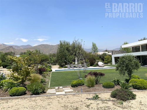 Casa En Venta De 4 Dorm. En Colina