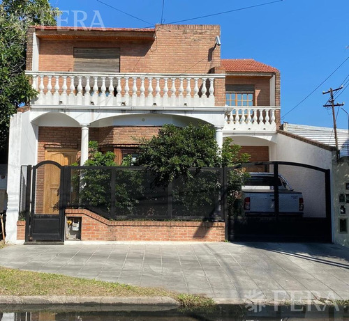 Imagen 2 de 23 de Venta Casa 6 Ambientes Con Cochera, Galería, Piscina Y Quincho En Villa Dominico (28060)