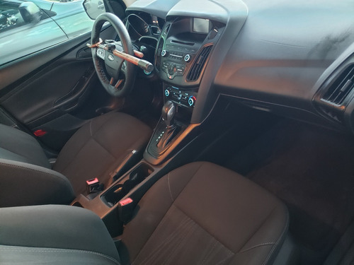 Imagen 2 de 8 de Ford Focus 2016 Gris