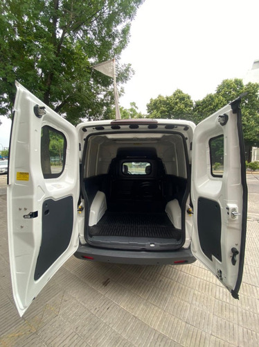 Imagen 8 de 11 de Fiat Fiorino 2021