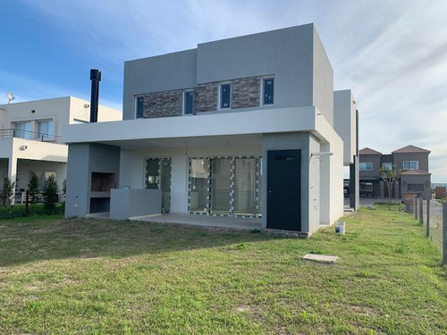 Excelente Casa A La Venta A Extrenar En Barrio Los Castaños Al 100 Nordelta !!!!