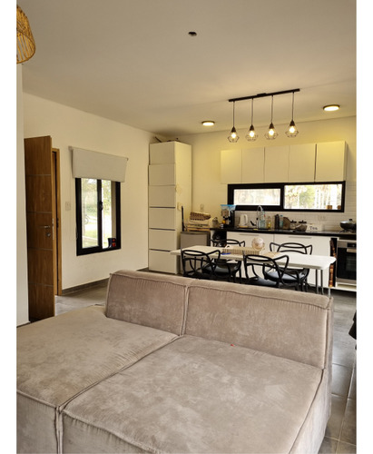 Casa 2 Dormitorios Impecable Y Tranquila En Villa Monte Alto