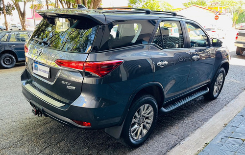 Toyota Hilux SW4 2.7 SRV 7 LUGARES 4X2 16V