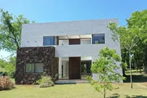 Comprar Vendo Amplia Residencia En El Barrio Cerrado Agua Vista: 4 Habitaciones Y 3 Baños