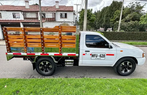 Nissan Frontier Np300 2.4 Mt 4x2 Estacas