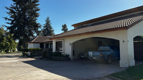 Venta De Espectacular Propiedad En Pirque. Gran Casona, Ubic