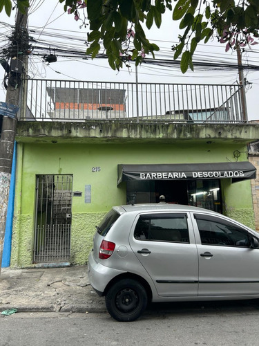 Vende -se Casa No Quintal De Duas Casas No Fundo E Salao Para Comercio