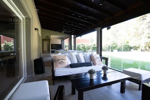 Venta Casa 4 Dormitorios, Excelente Calidad Y Muy Confortable En Ayres De Pilar