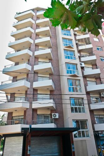 Departamento En Venta - 2 Dormitorios 2 Baños - Cochera - 82mts2 - Monte Grande, Echeverría
