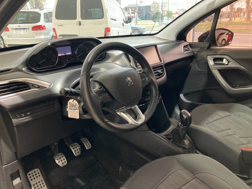 Imagen 9 de 12 de Peugeot 208 Feline 1.6