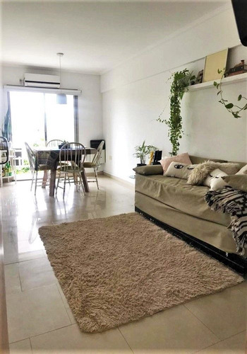 64 E/ 7 Y 8 - 2 Dorm Con Balcón-