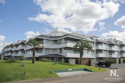 En Venta, Apartamento Ideal De 2 Dormitorios En Suite En La Barra