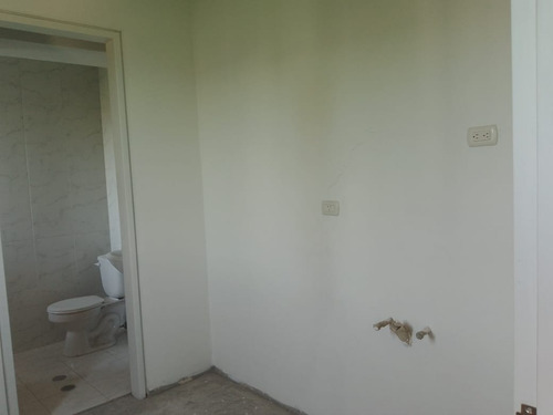 Jc - Vendo Amplio Y Comodo Apartamento 119,63 M2. Nuevo A Extrenar. Ubicado En La Av. Principal. Los Chorros