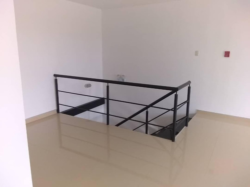 Galpones Con Locales En Venta En Centro Barquisimeto Lara -- %%m-c-t%% Cod. 23 Guion 2 3 5 2 2