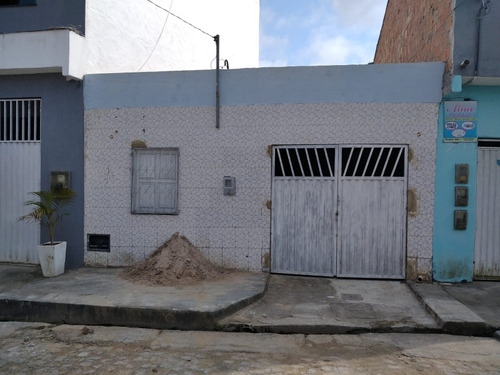 Casa Dois Quartos, Garagem, Copa/cozinha, Banheiro E Área/se