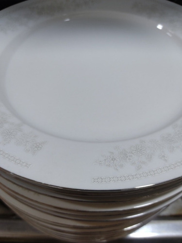 35 Pieza Vajilla Porcelana, Borde Bordado/filo Plata (Usado)