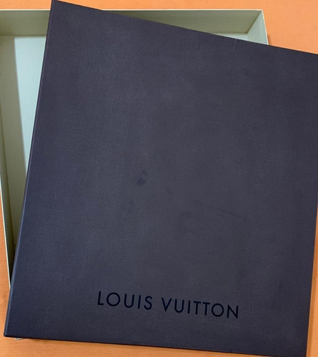 Caixa Grande Louis Vuitton. Original. Medidas: 45m X 49cm.