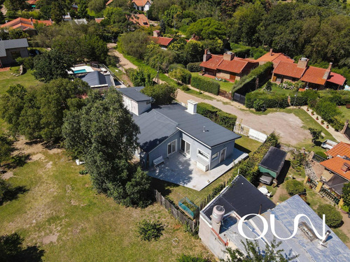 Casa En Venta En La Cumbre- Zona Golf.