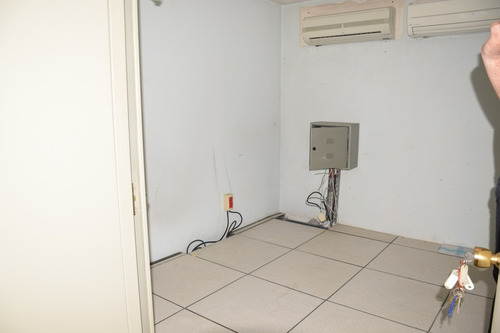 Amplio Local Comercial Sobre Av Roosevelt- Ref: 6517