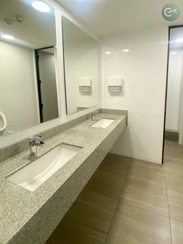 Amplia Oficina En Arriendo 360 M² Con Opción De Subdivisión