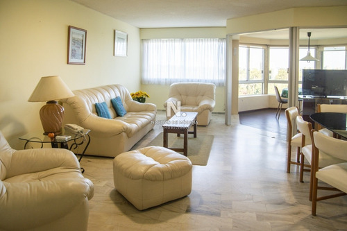 Departamento En Venta De 3 Dormitorios.- Ref: 3646